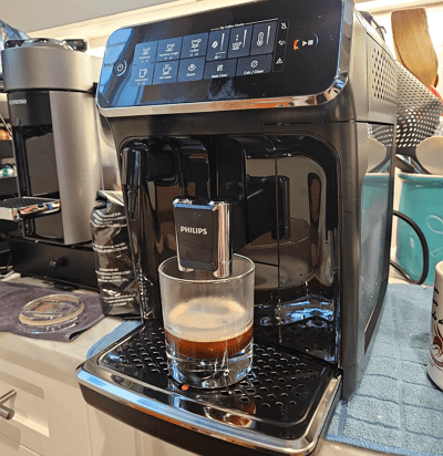 Philips 3200 Series LatteGo EP3241/54 super-automatic coffee machine with milk carafe